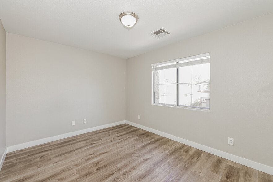 Building Photo - 6471 Brook Cottage Ln