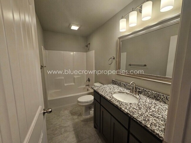 Building Photo - 2903 Tulip Dr
