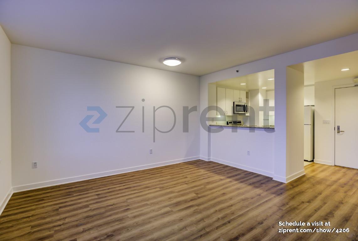 Building Photo - 260 King St