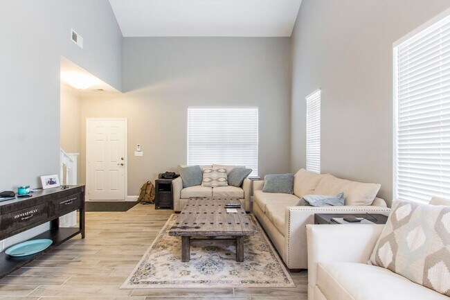 Building Photo - 1132 Grace Hill Dr