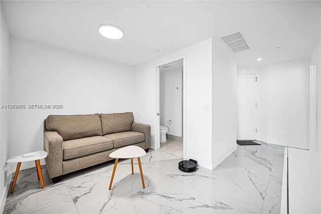 Building Photo - 650 NE 32nd St