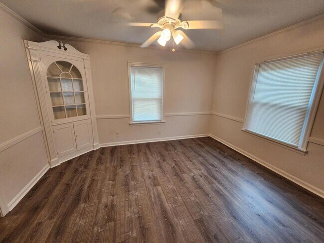 Building Photo - 2431 N Decatur Rd