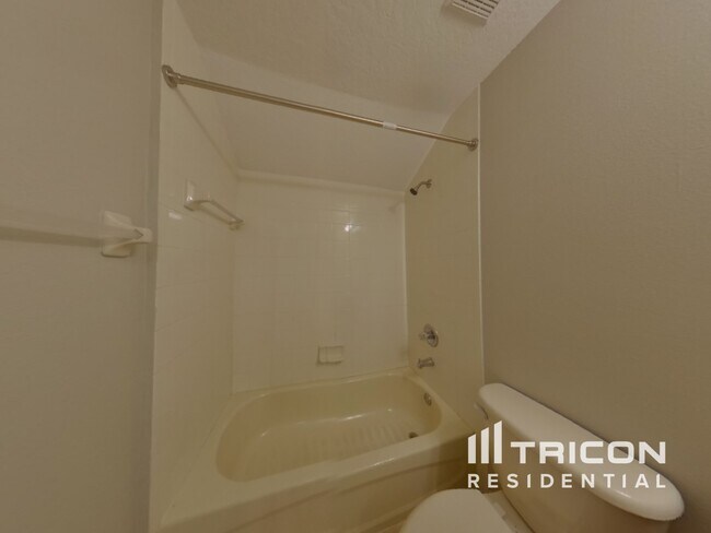 Building Photo - 1512 Clapton Dr