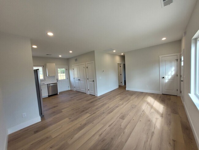 Building Photo - 1214 Pearl St