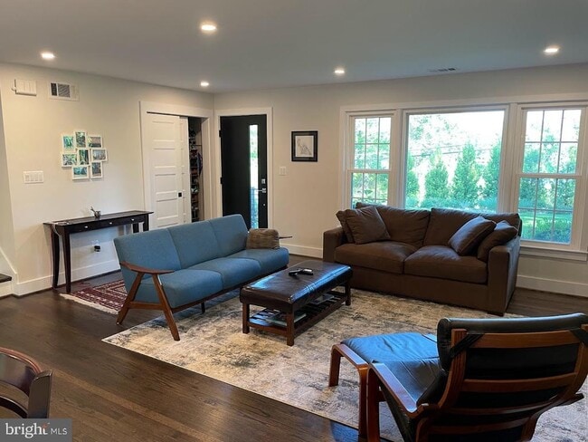 Building Photo - 7308 Idylwood Rd