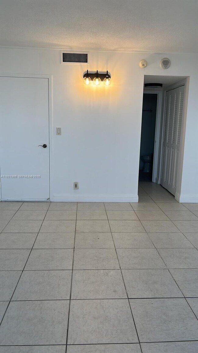 Building Photo - 2100 Sans Souci Blvd