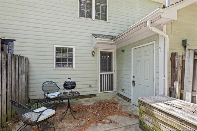 Building Photo - 421 Cityview Ln