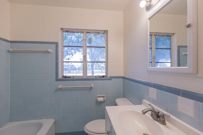 Building Photo - 214 Antrim Dr