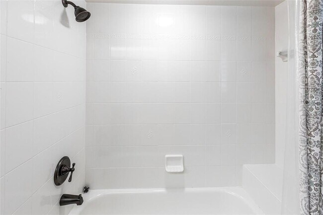 Building Photo - 1503 Suzi St