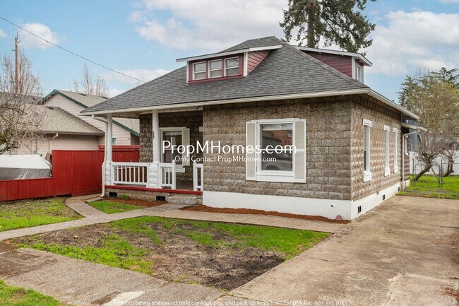 Building Photo - Updated Cottage in Gladstone!