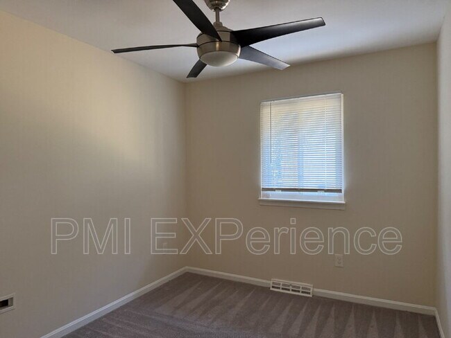 Building Photo - 13417 Queens Ln