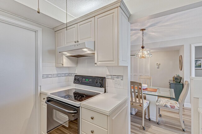 Building Photo - 630 Ocean Dr