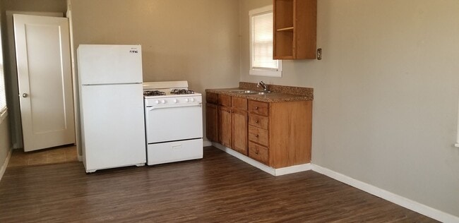 Building Photo - 2421 22nd St