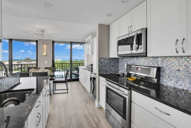 Building Photo - 899 Jeffery St