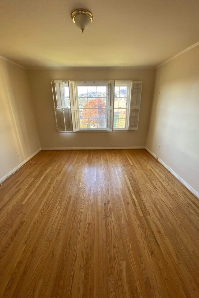 Building Photo - 4160 Holly Knoll Dr