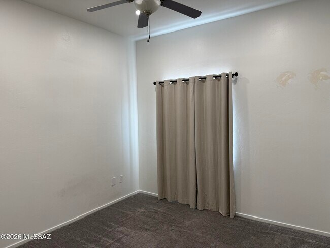 Building Photo - 2028 E River Rd