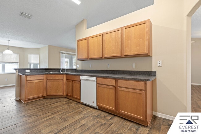 Building Photo - 39 Firethorn Ln
