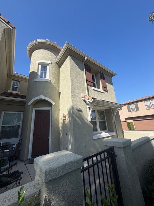 Building Photo - 13290 Murano Ave