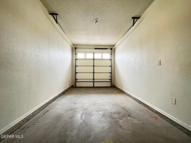Building Photo - 5913 Cielo De Oro Pl