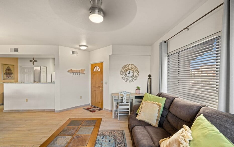 Building Photo - 3650 Morning Star Dr