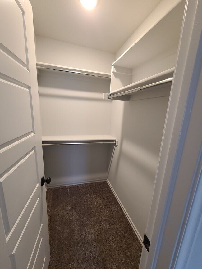 Building Photo - Open floor plan, Fridge included, fully fenced yard, neighborhood playground.
