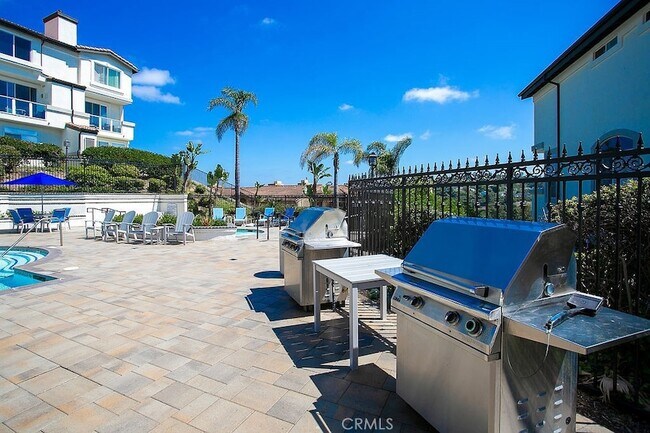 Building Photo - 30902 Club House Dr