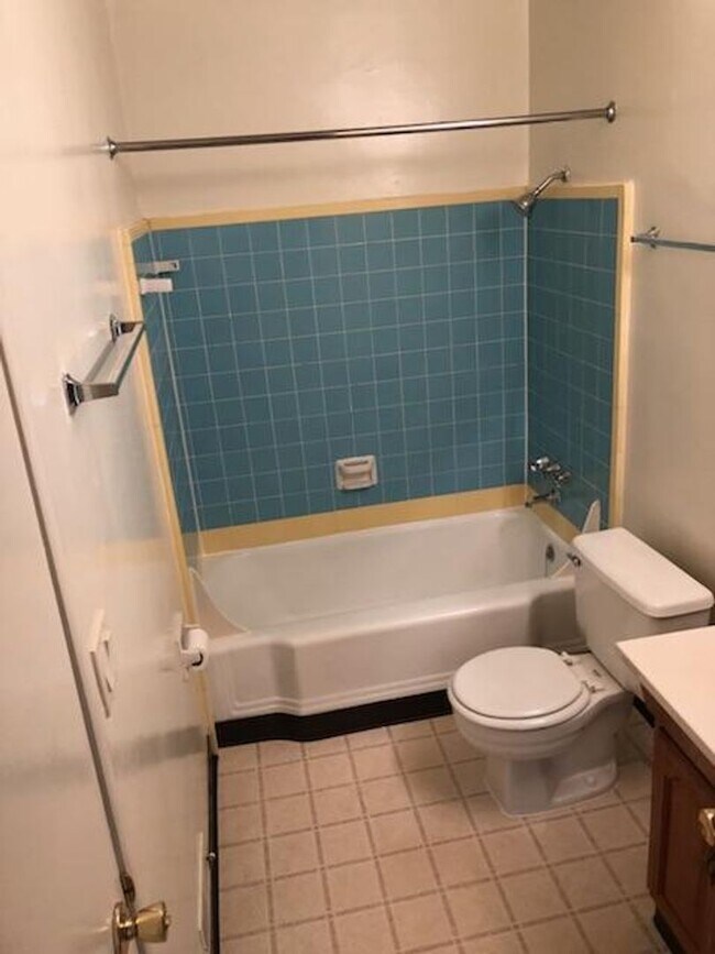Building Photo - One-bedroom apartment in North Berkeley be...