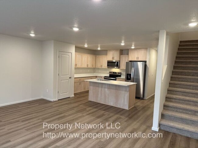 Building Photo - New 3 Bedroom Gresham Townhouse