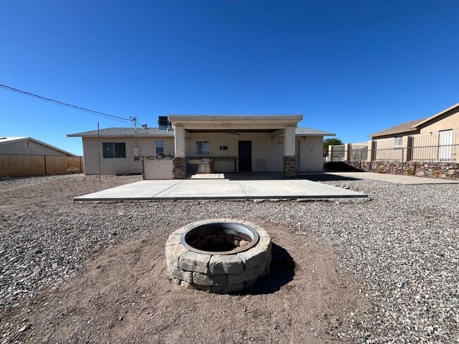 Building Photo - 3 Bedroom - 2 Bath Home