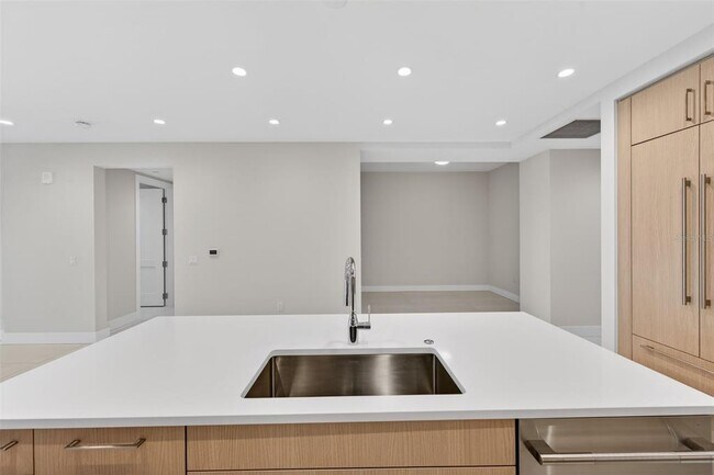 Building Photo - 275 1st Ave S