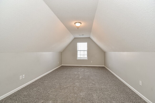 Building Photo - 13231 Braybourne Pkwy