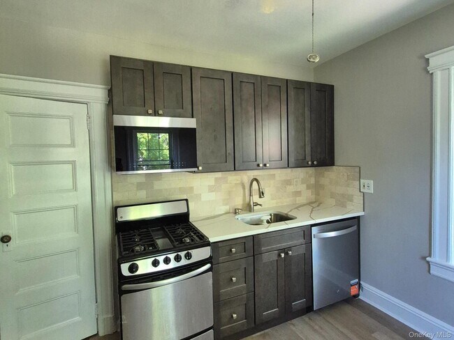Building Photo - 2892 Stevens St