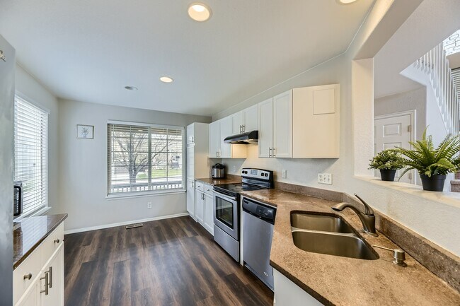 Building Photo - 5139 Sydney Ave