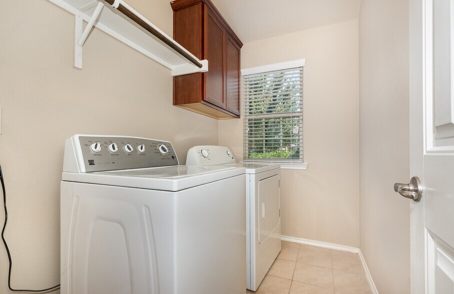 Building Photo - 8813 Deadwood Ln