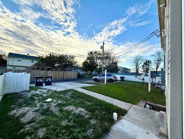 Building Photo - 646 N Dover Ave