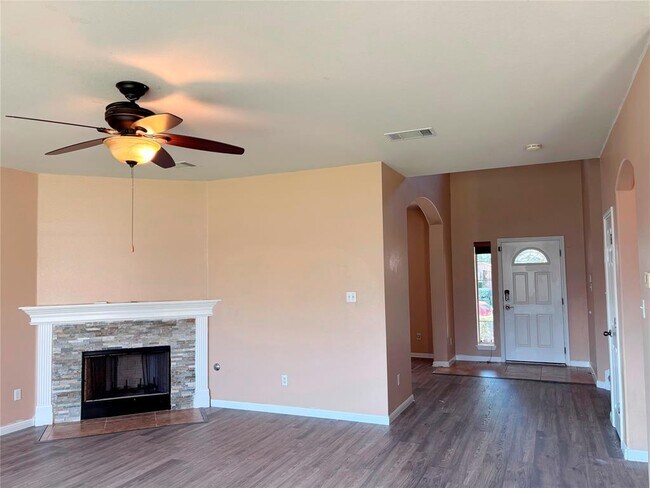 Building Photo - 4116 Meadow Bluff Way