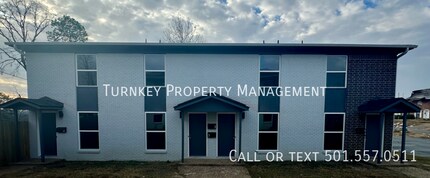 Building Photo - 1821 Sanford Dr