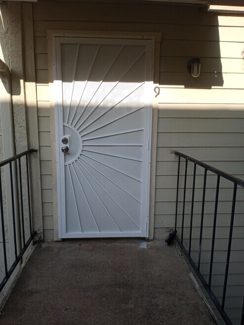 Building Photo - 10075 Westpark Dr