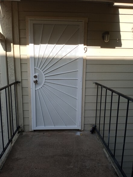 Primary Photo - 10075 Westpark Dr