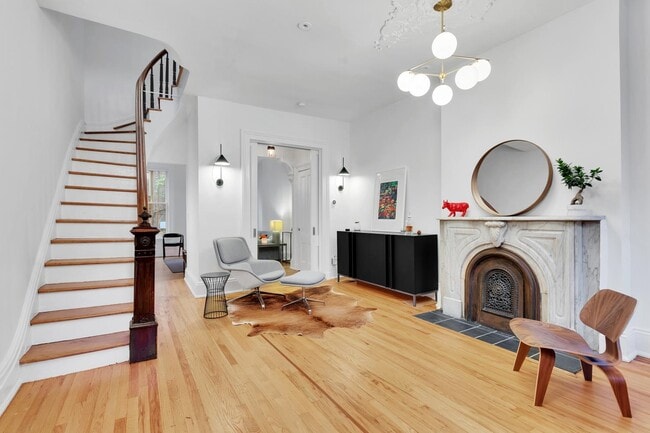 Primary Photo - 1233 Bloomfield St