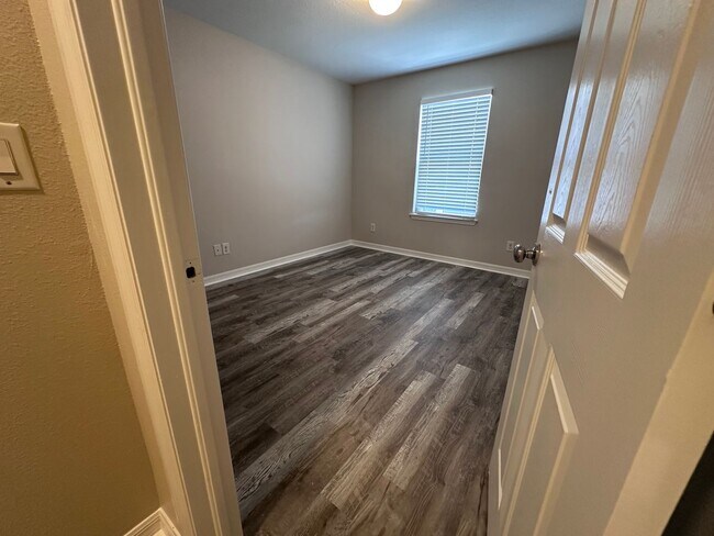 Building Photo - 6307 Pin Cherry Pl
