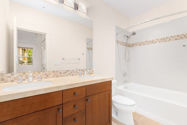 Building Photo - Updated 2 Bedroom 2 Bath Redmond - 1 Car D...