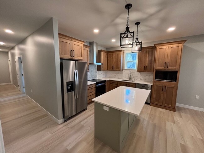 Building Photo - Stunning New Build in Central Manhattan! Available NOW!