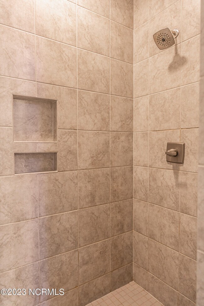 Building Photo - 153 Keowee Cir