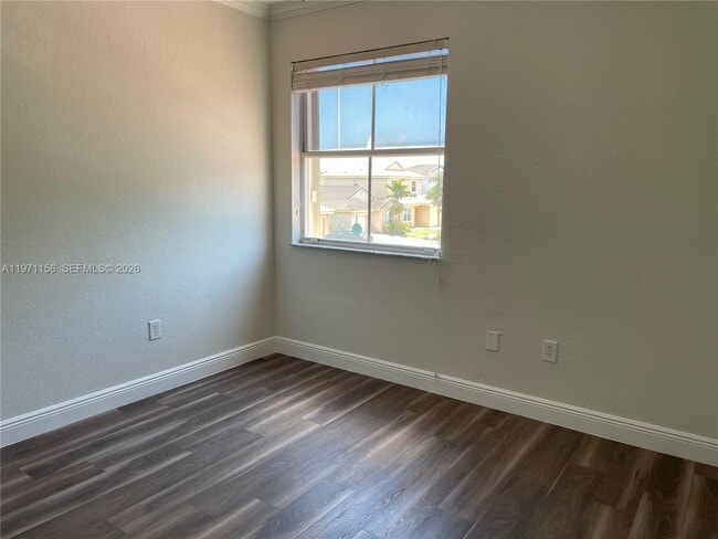 Building Photo - 2041 SE 15th St