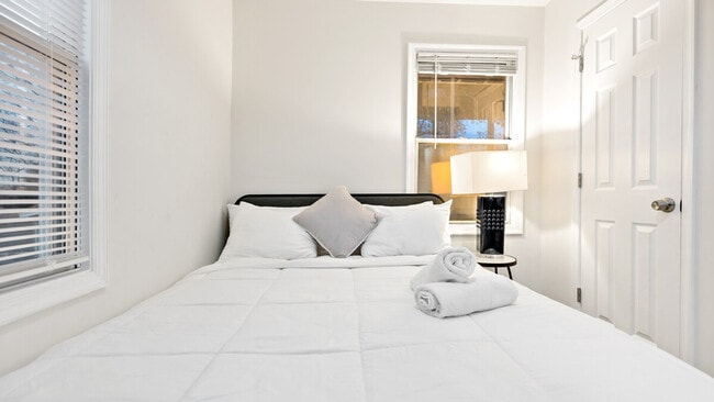 Building Photo - 5545 Davey St