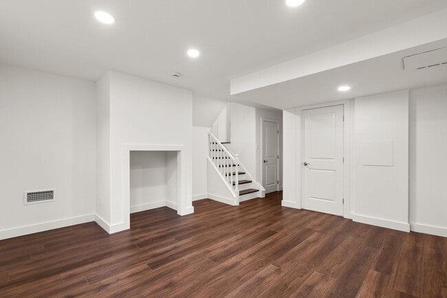 Building Photo - 3 Bed 3 Bath - Silver Spring Split Level -...