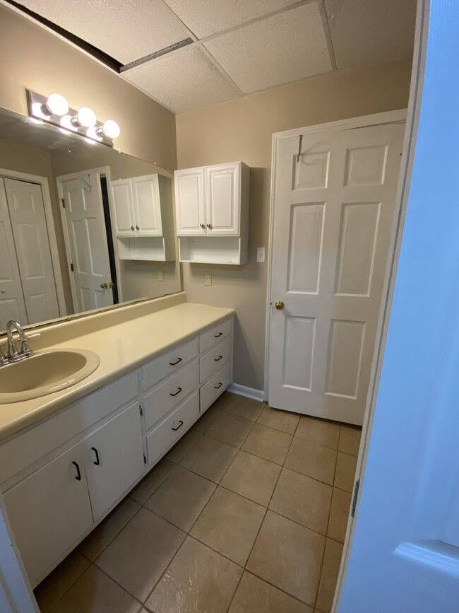 Bathroom - 3254 S Puckett Rd