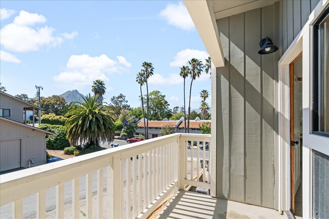 Building Photo - 561 Luneta Dr