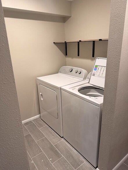 Building Photo - 1002 Barbi Ct